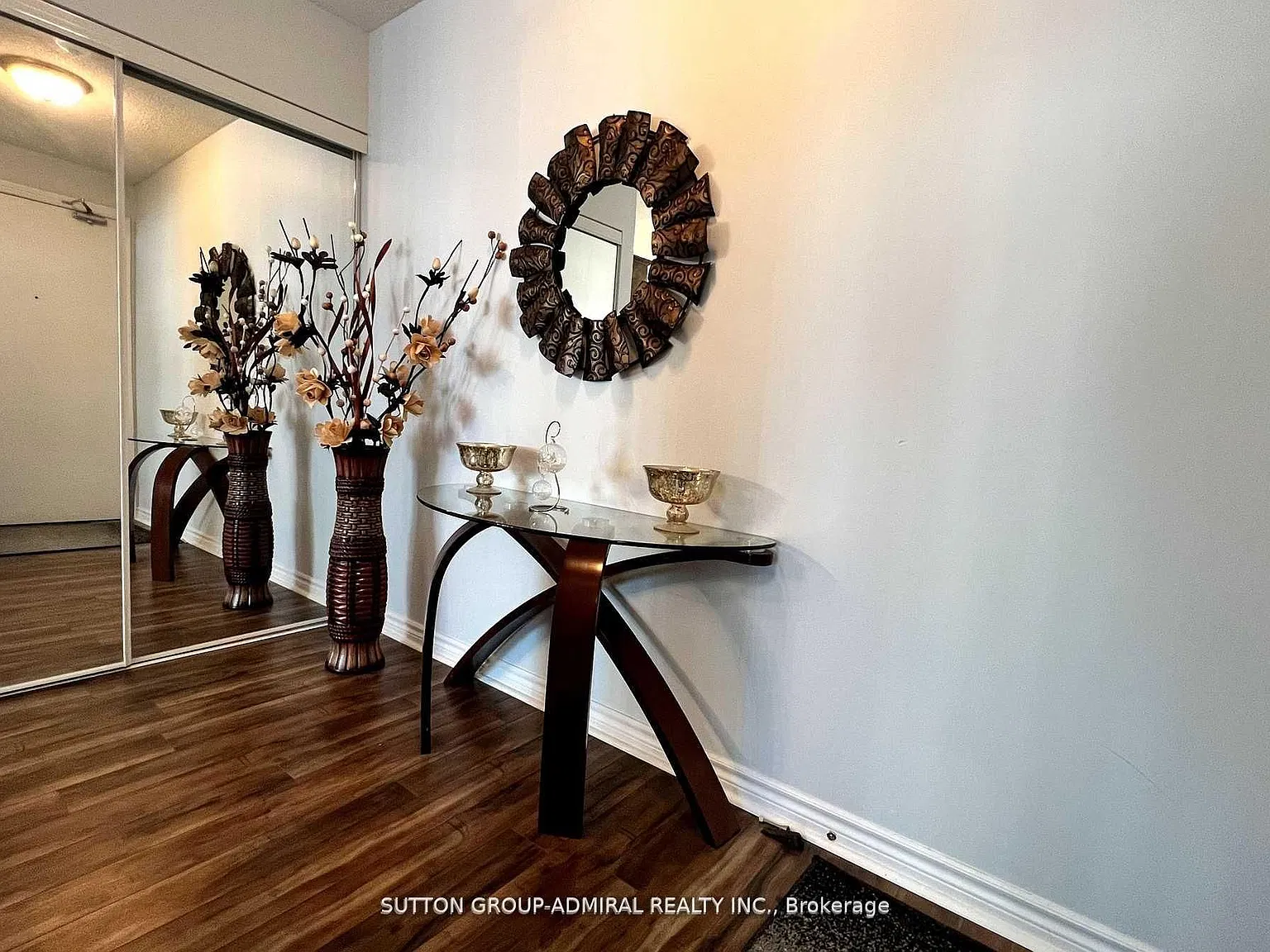61 Town Centre Ct — Photo 3
