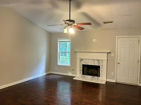 1010 Grace Dr — Photo 2