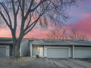 956 Carmel Ct, Shoreview, MN 55126