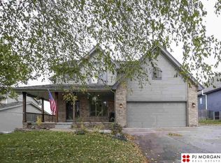 1233 Cork Dr, Papillion, NE 68046