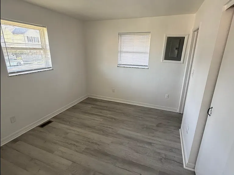 623 Troy St #A — Photo 8