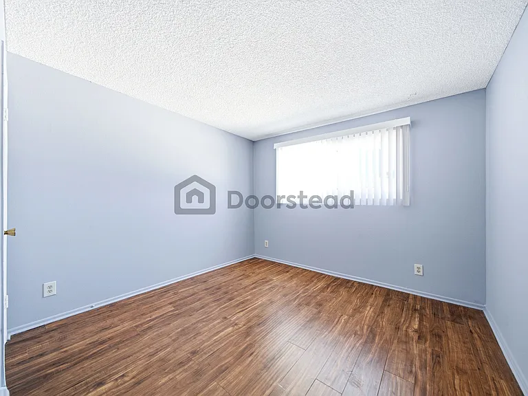 1826 S Bundy Dr #4 — Photo 16