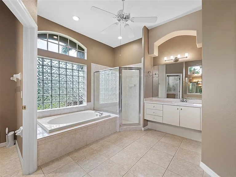 10675 Park Place Dr — Photo 26