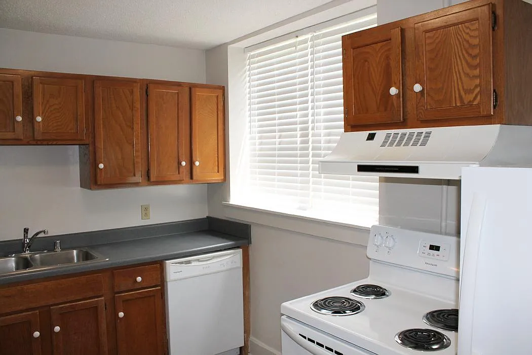 Warwick Manor, 1703 Richard Arrington Jr Blvd S. Apt.#11, 35205 — Photo 4