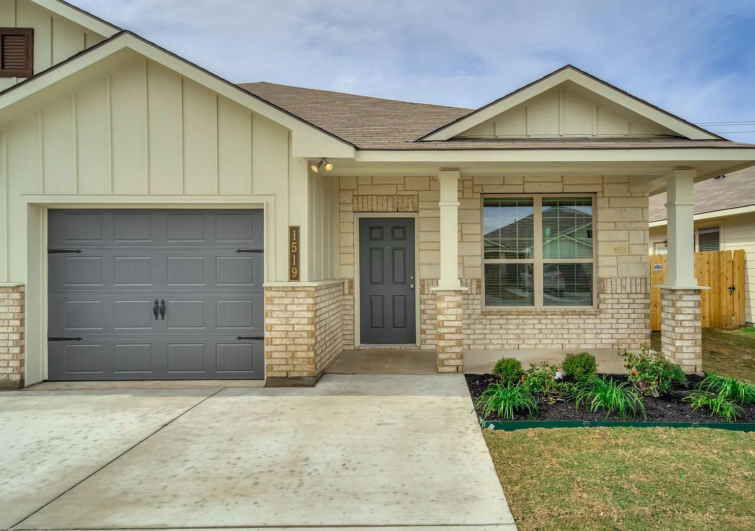 1571 Case Rd — Photo 1