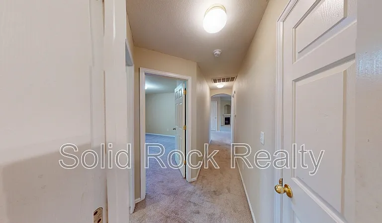 4960 Universal Hts — Photo 14