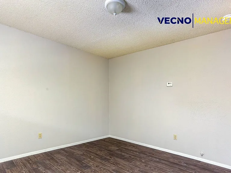 102 E Cheryl Dr #2 — Photo 8