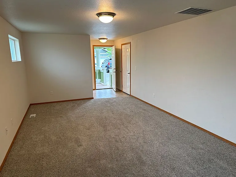 202 Dallas St — Photo 14