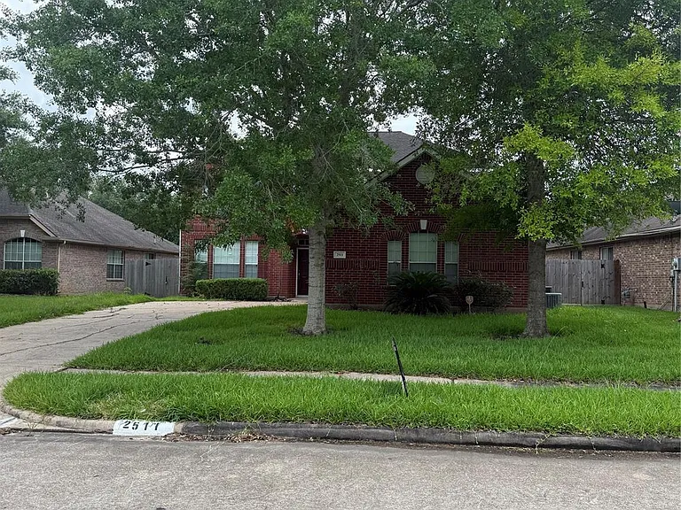 2511 Pine Shadows Dr — Photo 1