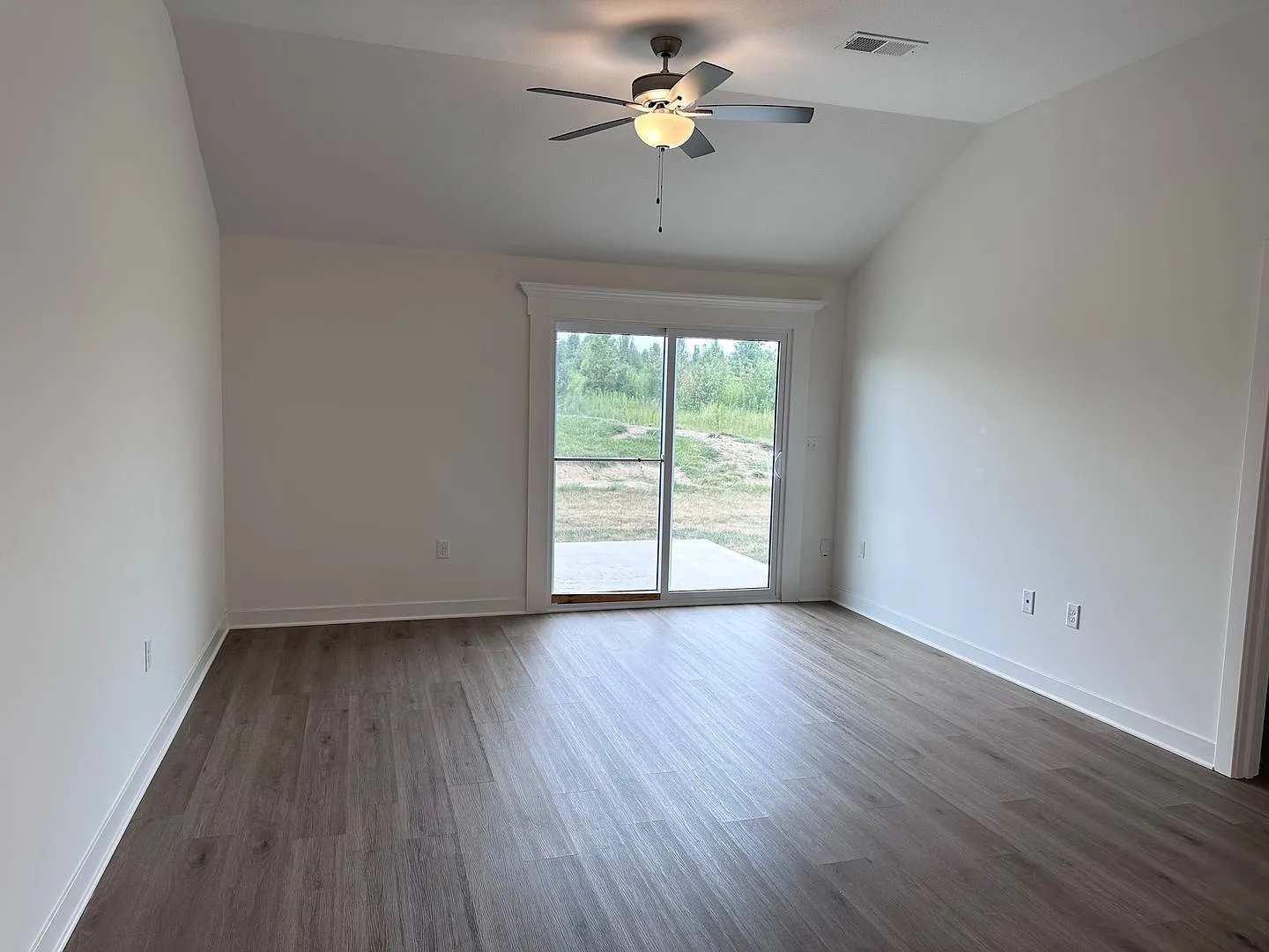 3 Bed | 2 Bath | 1 Car Garage Single Level Duplex in Kansas City w/ Move In Special (First Month ... — Photo 4