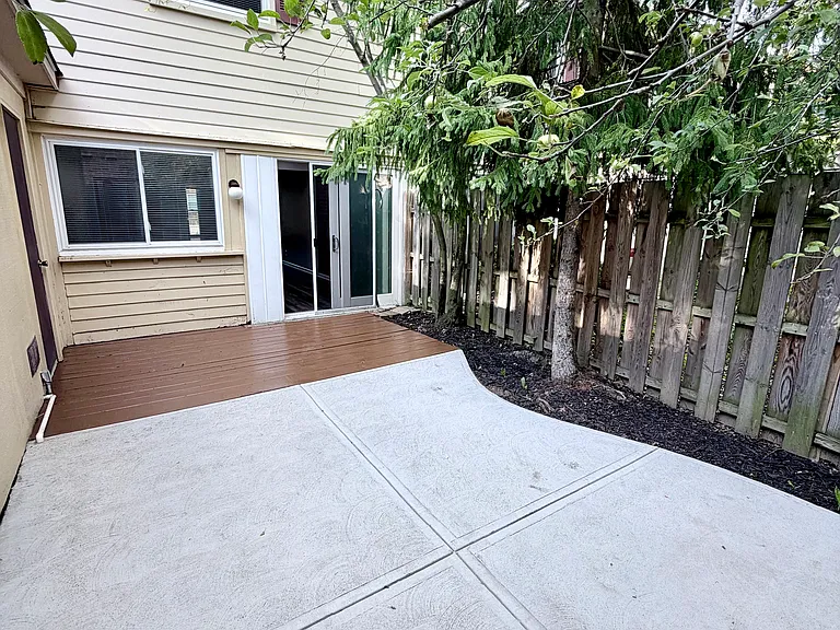 5822 Spotswood Dr #5822 — Photo 11