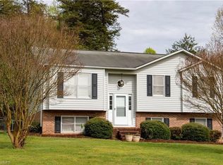 217 Redcoat Ln, King, NC 27021