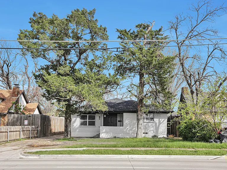 1610 S Beckley Ave — Photo 27