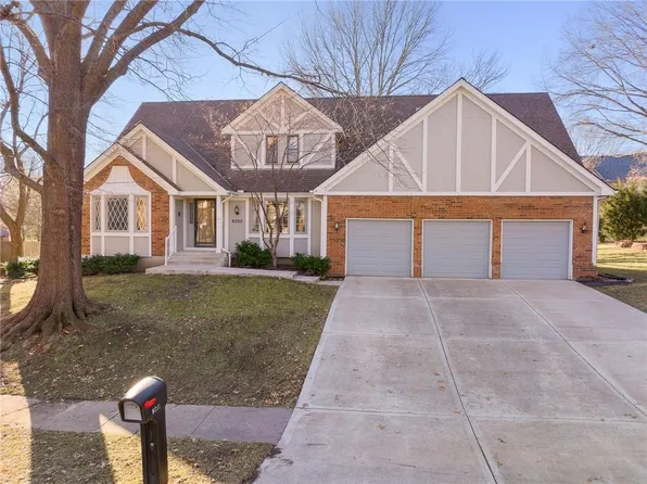 8222 W 100th Ter, Overland Park, KS 66212