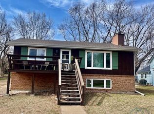 402 Wicker St, Gayville, SD 57031