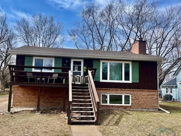 402 Wicker St, Gayville, SD 57031