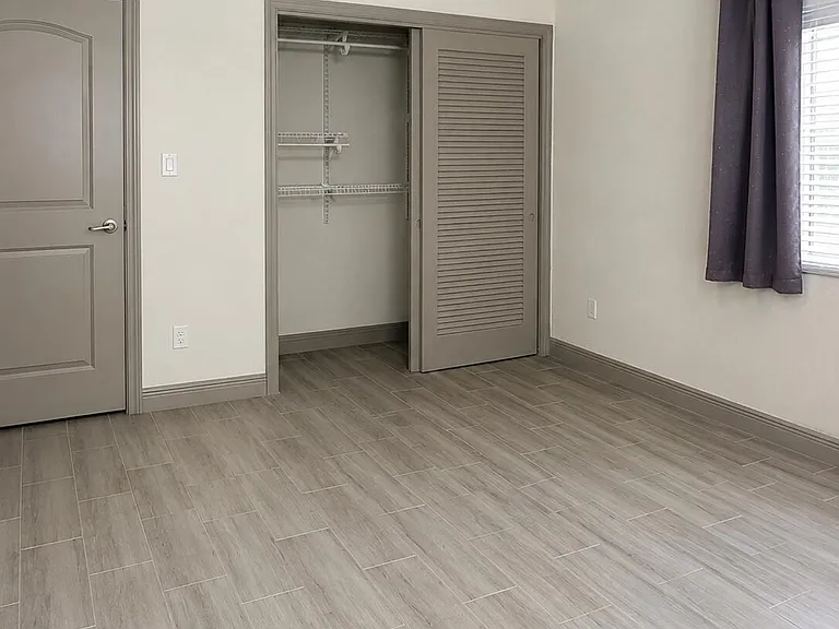 907 Antigua Ave — Photo 17