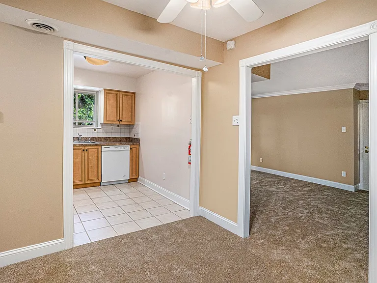 Maple Court Apartments — Photo 6