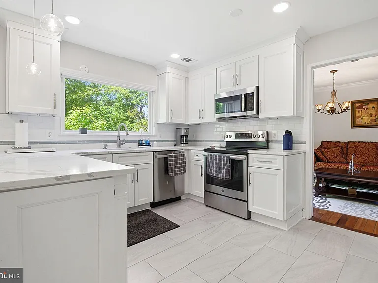 1509 Farsta Ct — Photo 8