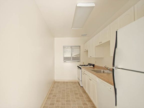 3rd image of 524 Kendall Ave APT 4