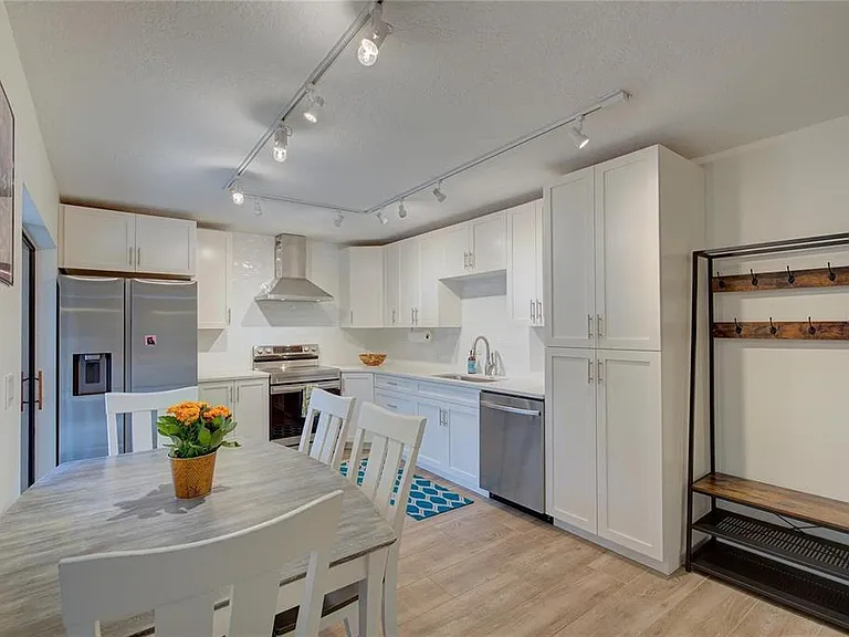 2612 2nd Ct — Photo 3