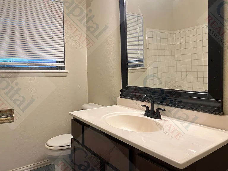 4304 NW 11th St — Photo 19