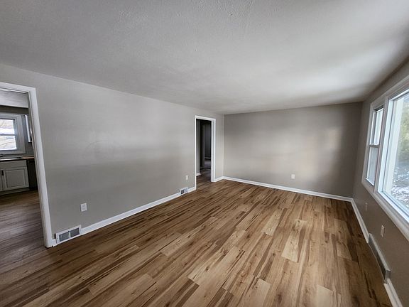 3rd image of 311 Rebecca St
