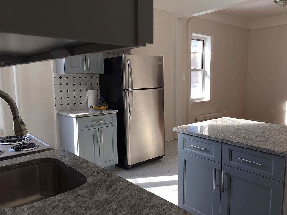 1st image of 14-34 Astoria Blvd #2