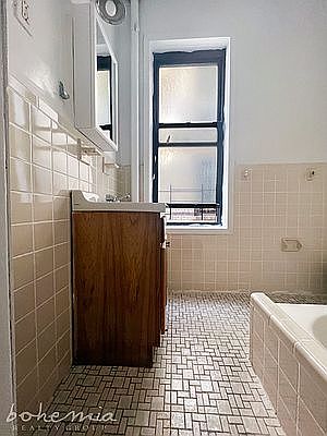 5th image of 3427 Broadway #B4
