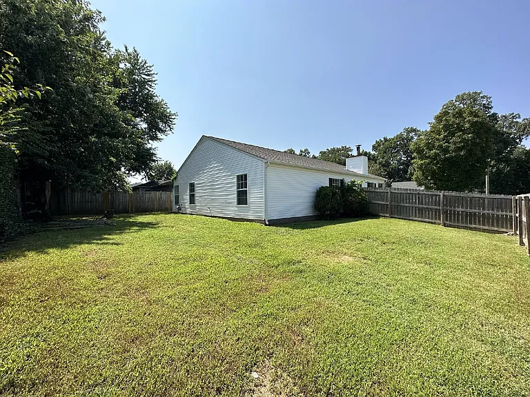 1306 Crescent St — Photo 28