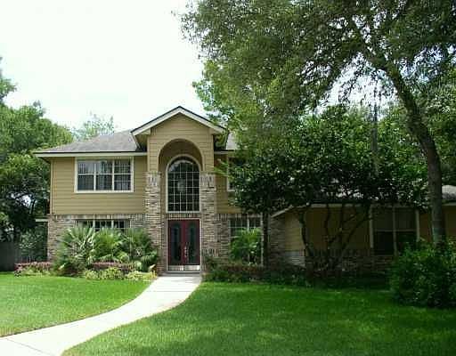 1st image of 611 Magnolia Ln