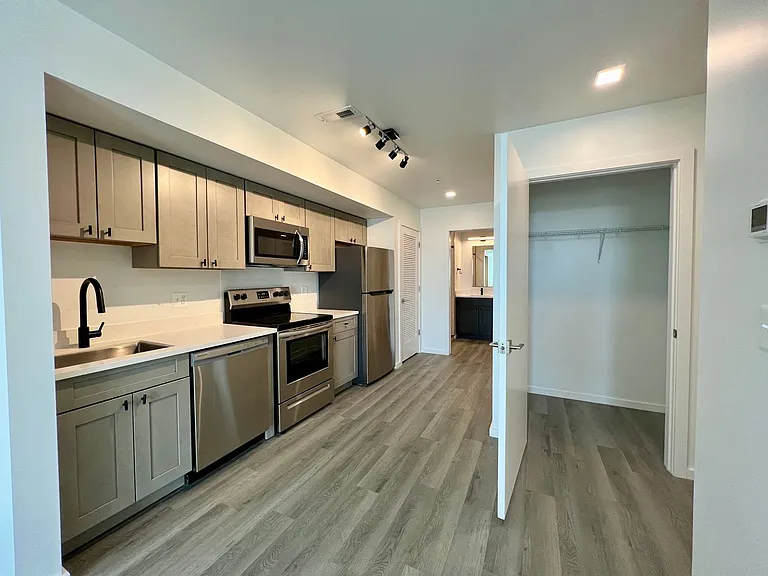 725 W Pratt St. — Photo 43