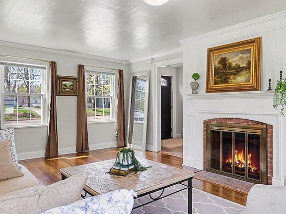 3rd image of 346 N Marshall Ave