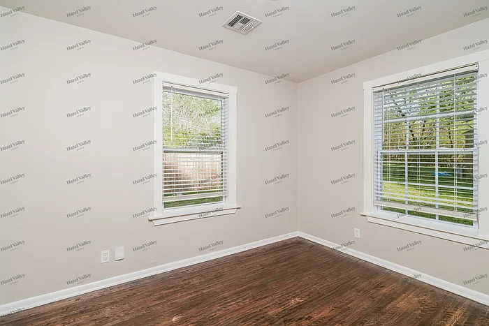 2471 N Pittsburg Ave — Photo 9