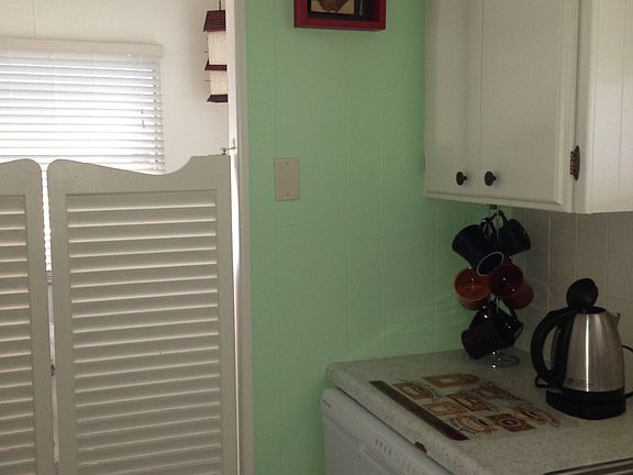 4th image of 149 Oleander St