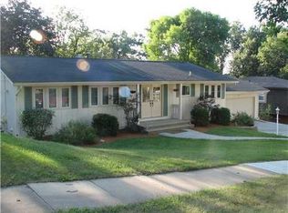 347 Parkland Dr SE, Cedar Rapids, IA 52403