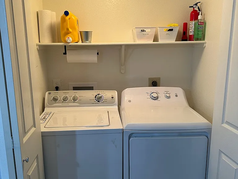 LAUNDRY - In-unit full-size washer/dryer behind