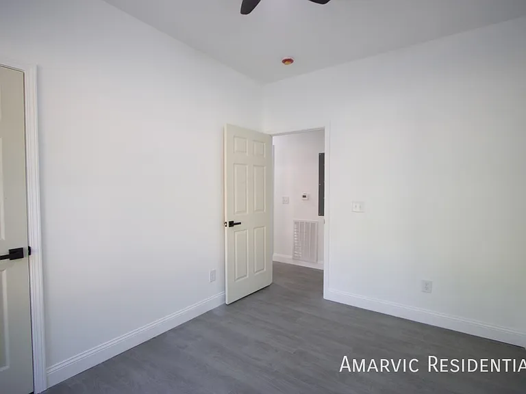 621 Singletary St SE — Photo 17