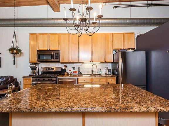 4th image of 2335 W Saint Paul Ave #316
