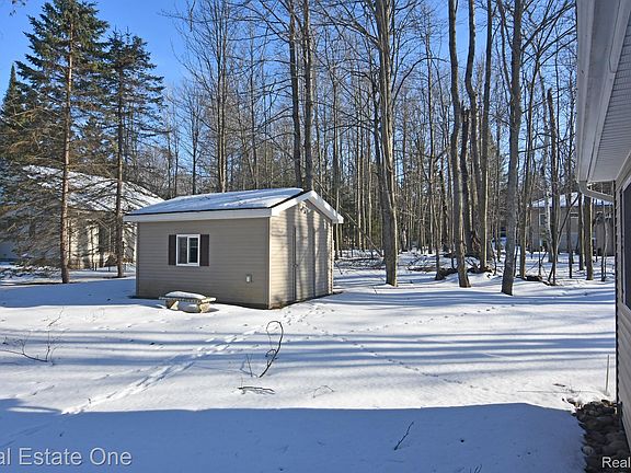 5th image of 4284 N Norway Rd