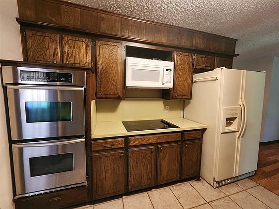 2nd image of 223 SW Crystal Hills Dr