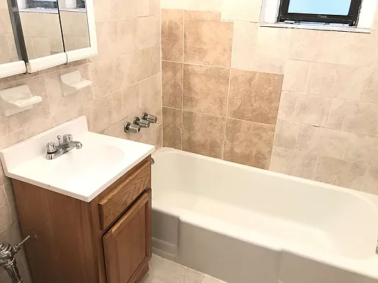 Rented by Zuz Realty | media 8