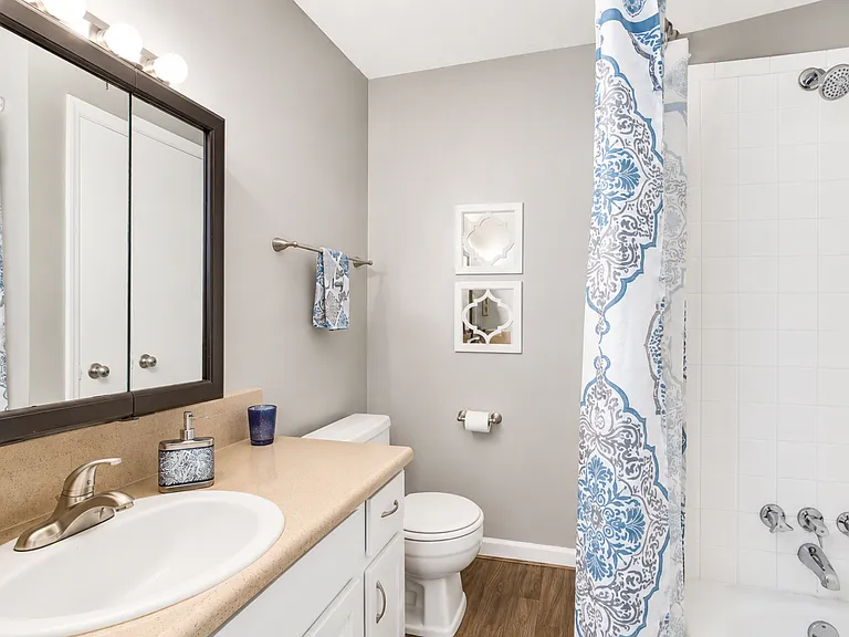 Lenexa Crossing Apartments — Photo 14