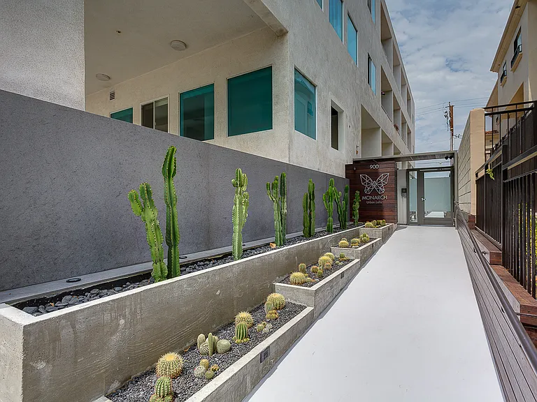 900 Wilshire Blvd #3 — Photo 8