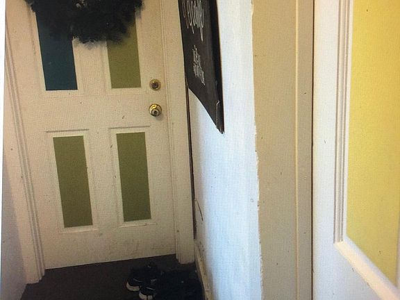 Entrance door to apartment from hall