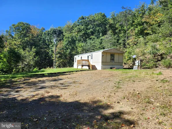 6 Blooms Ln, Moorefield, WV 26836
