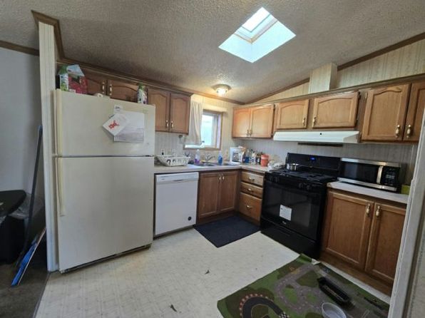 320 Brutus Dr #60, Lakeville, MN 55044