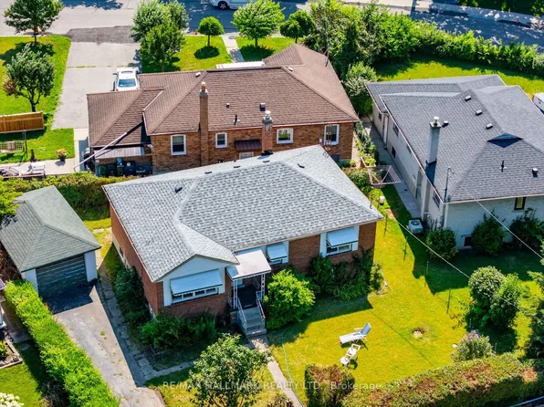 31 Frimette Cres, Toronto, ON M6N 4W5