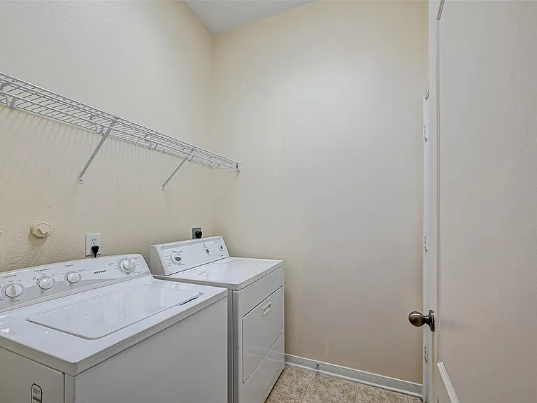 6923 Grants Hollow Ln — Photo 21