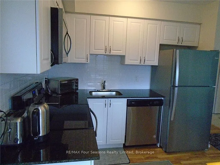 7 Anchorage Cres #301 — Photo 6